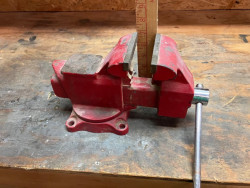 bench vise.jpg